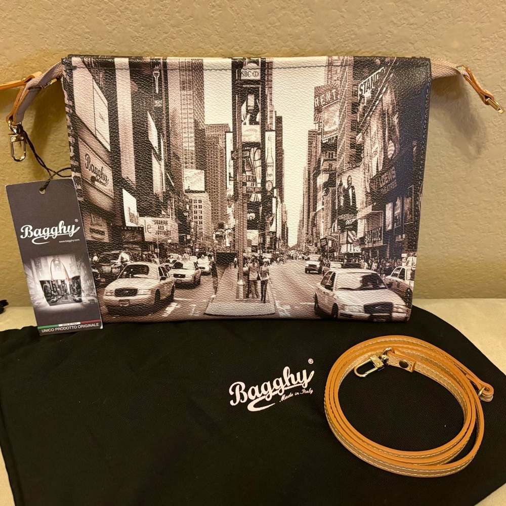 Bagghy Trousse Medium NYC Times Square Clutch/Crossbody w/strap & dust bag